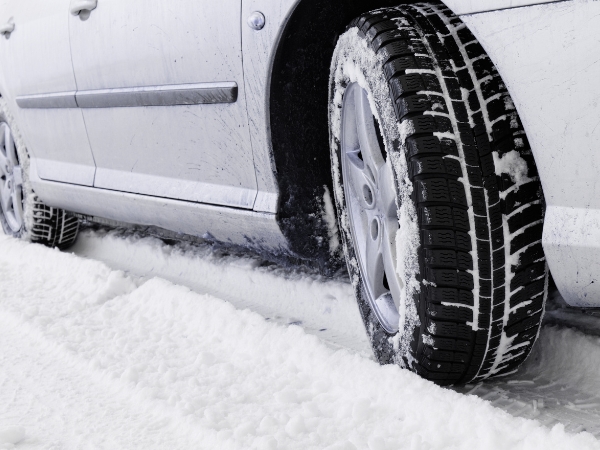 Winter Tyres in Switzerland: What Rental Car Drivers Should Know
